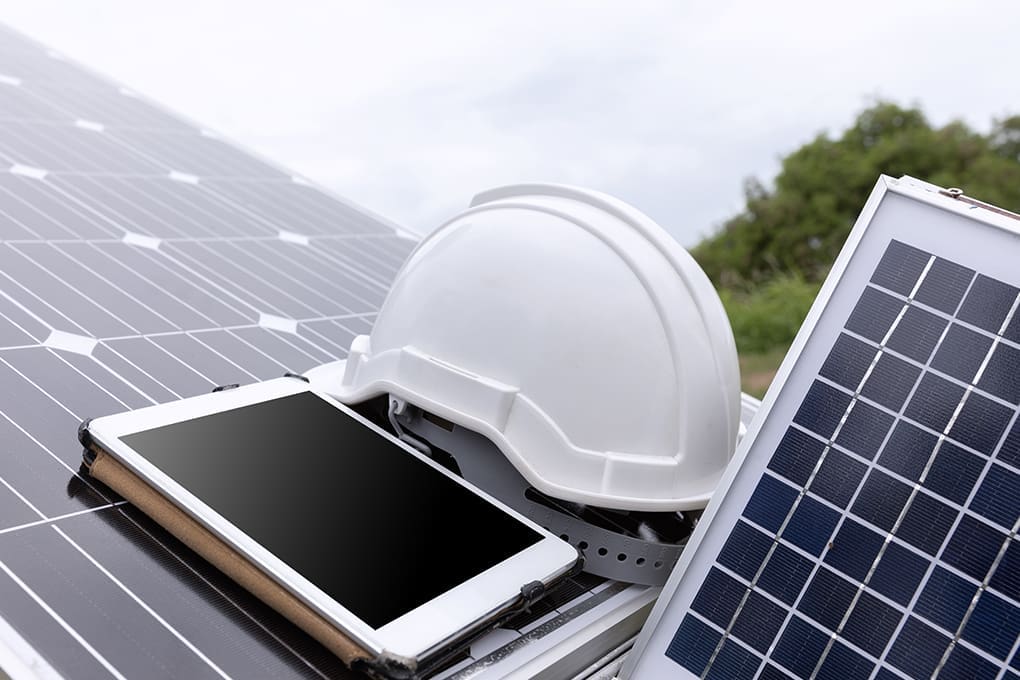 anker-vs-ravpower-solar-charger-2